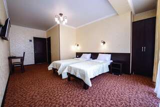 Гостиница Скиф Лазаревское Двухместный номер с 2 отдельными кроватями и балконом-1